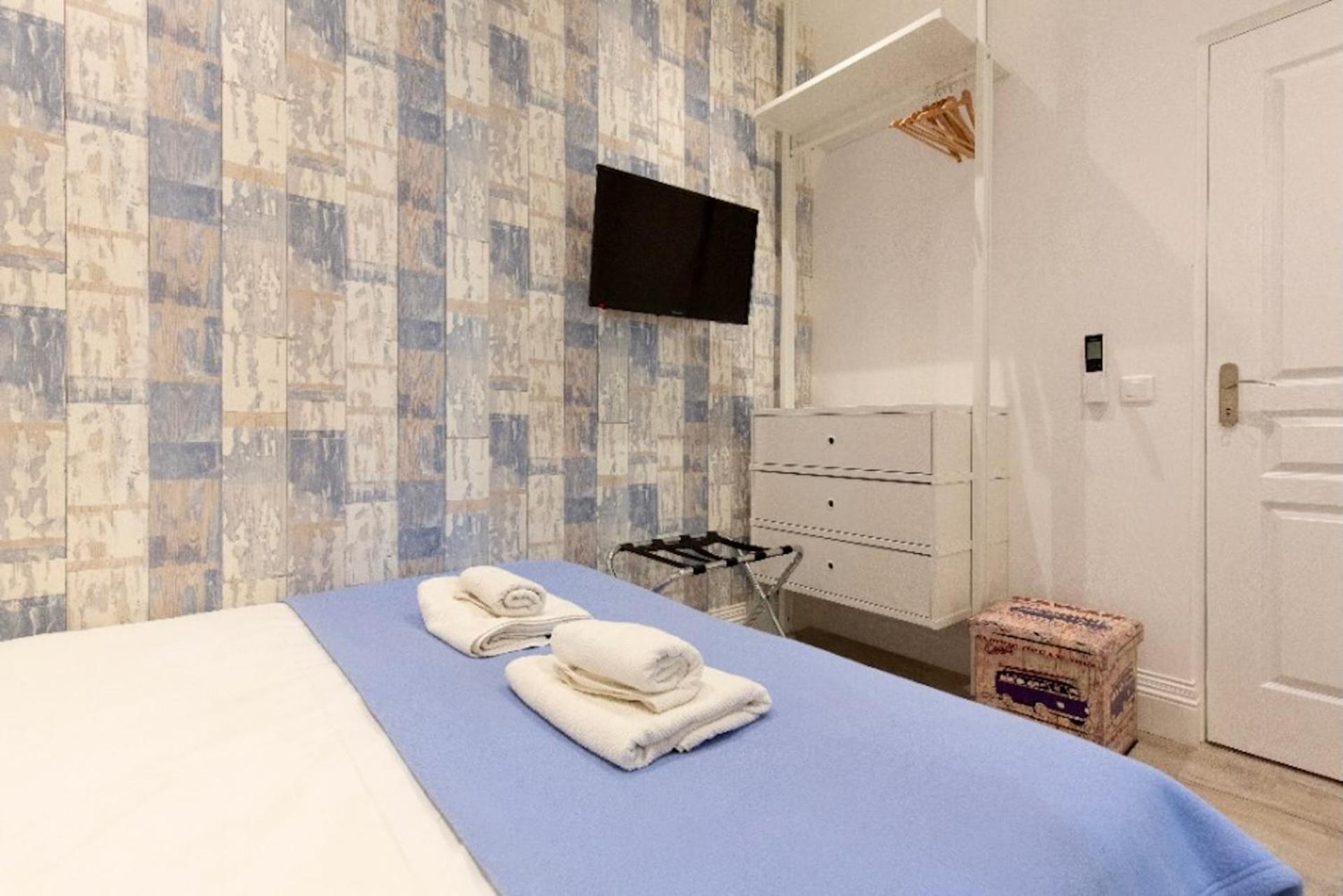 Appartement Hut * Oasis With Private Patio 10 Min To Palais & Beaches * Pet Friendly *